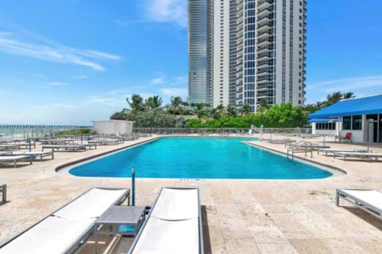 19201 Collins Ave 440 photo 11