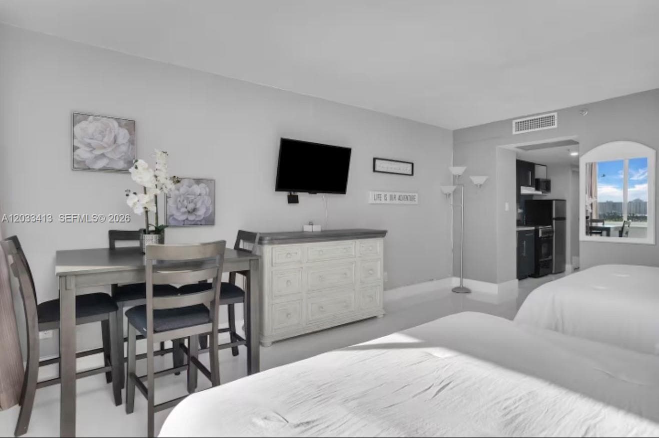 19201 Collins Ave 440 photo 4