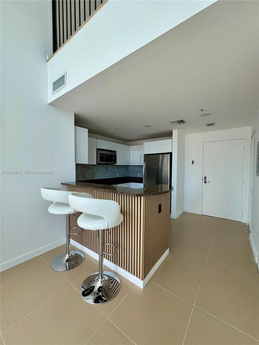300 S Biscayne Blvd L-1218 photo 6