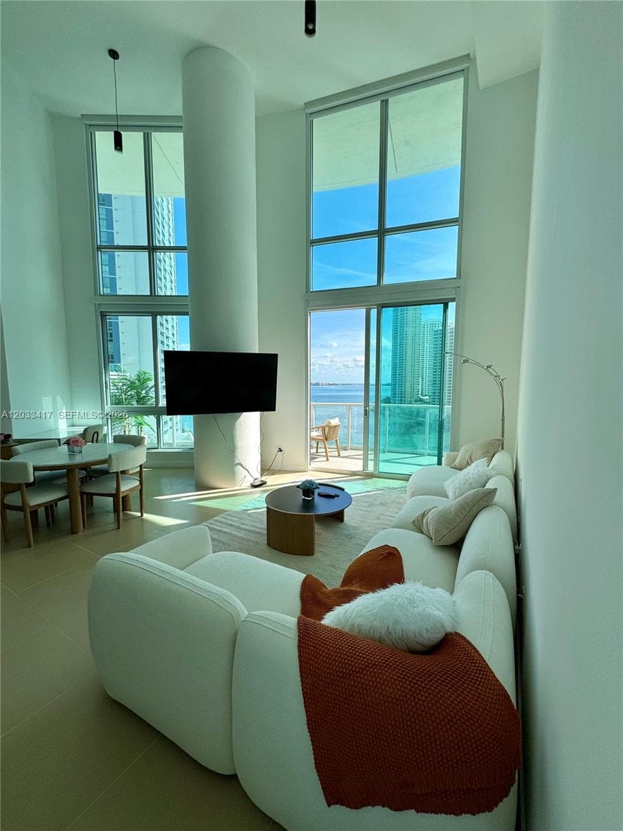 300 S Biscayne Blvd L-1218 photo 12