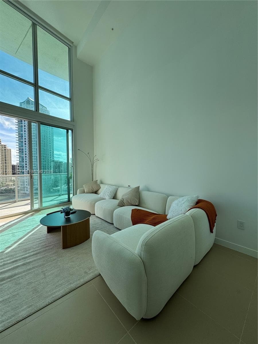 300 S Biscayne Blvd L-1218 photo 11