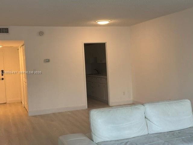 5401 Collins Ave 513 photo 23