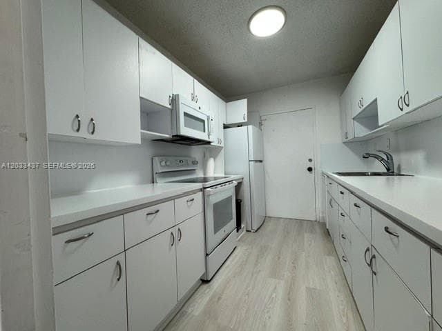 5401 Collins Ave 513 photo 19