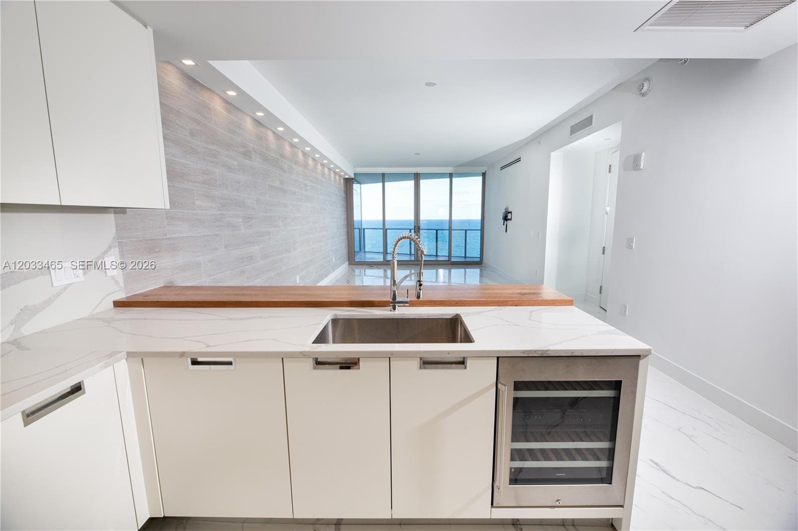 15701 E COLLINS 1403 photo 18