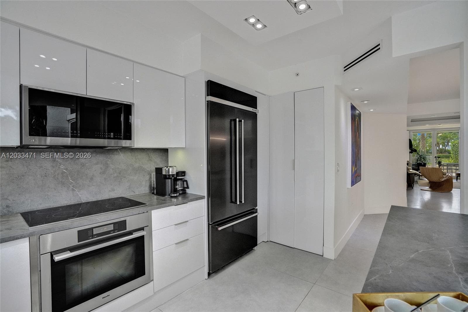 19111 Collins Ave 102 photo 11