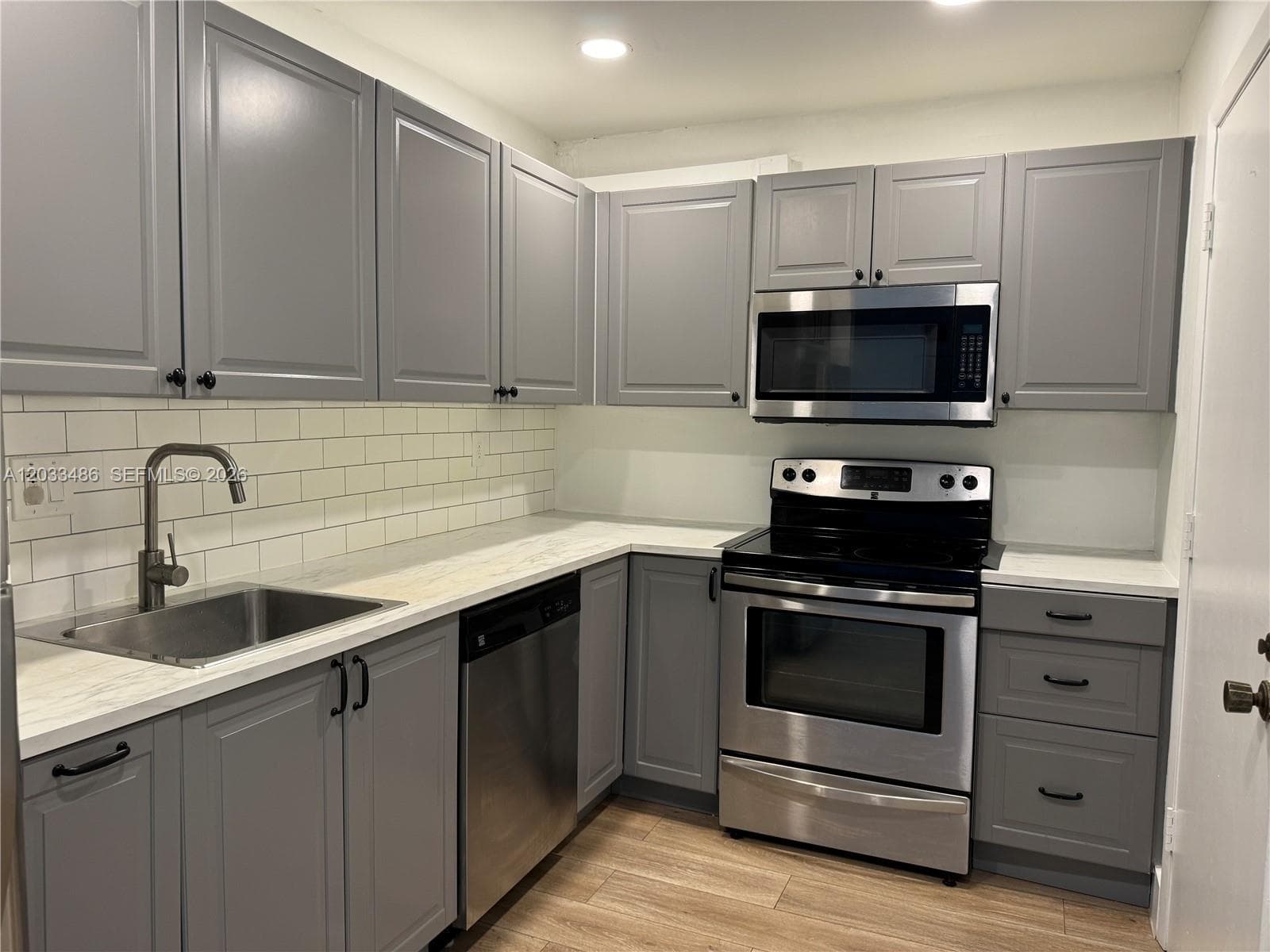 8335 SW 72 AV 211D photo 2