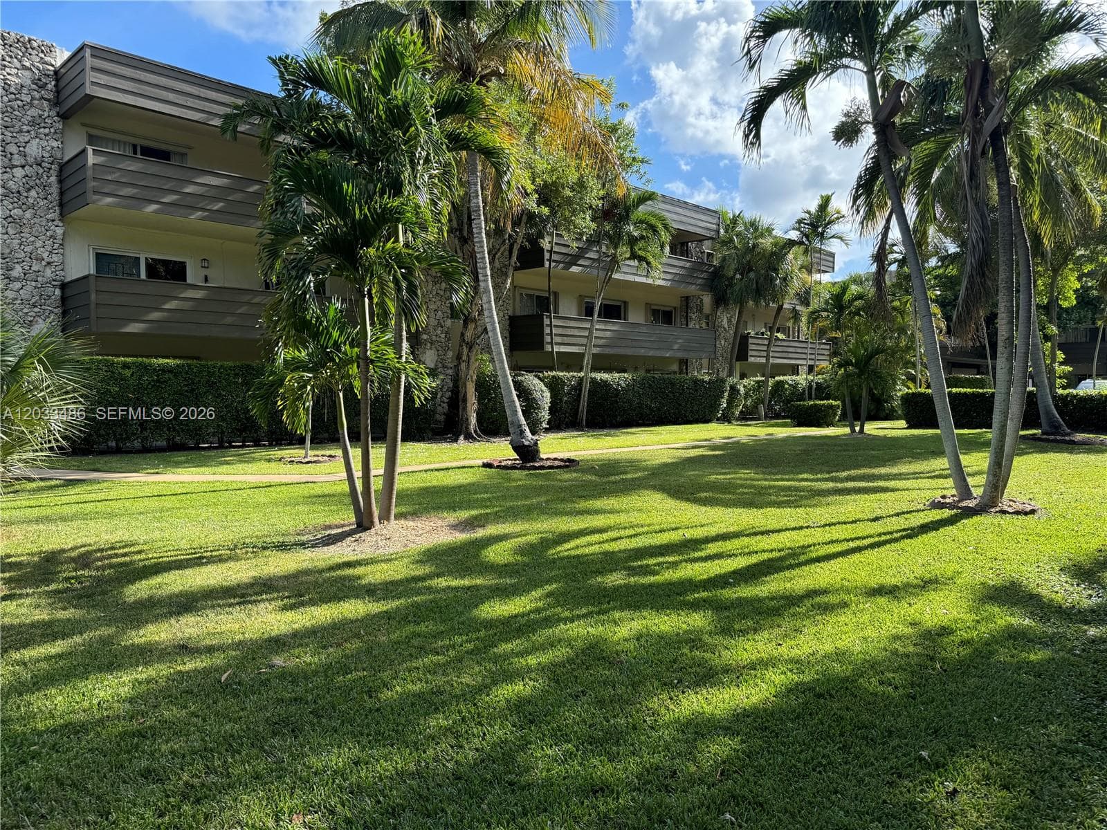 8335 SW 72 AV 211D photo 1