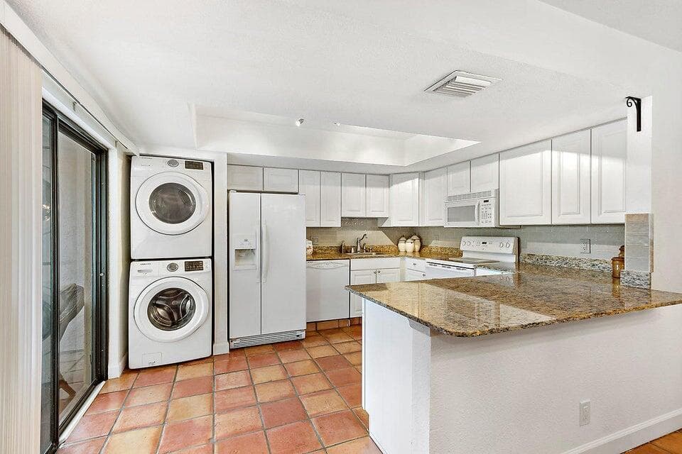 1608 Shaker Circle photo 3