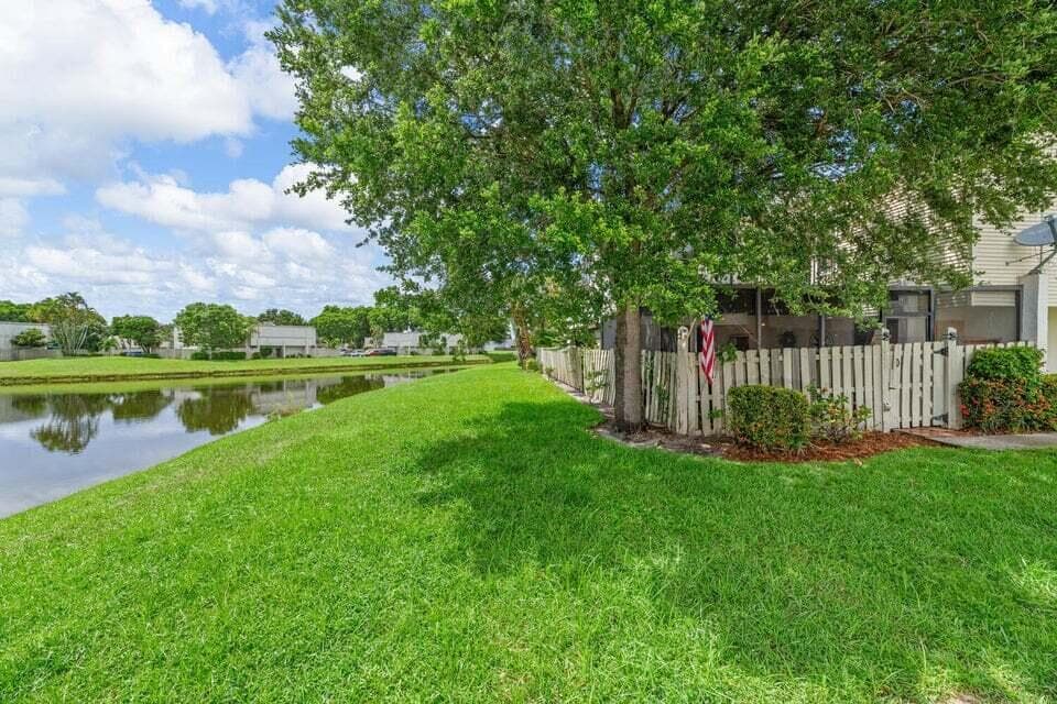 1608 Shaker Circle photo 1