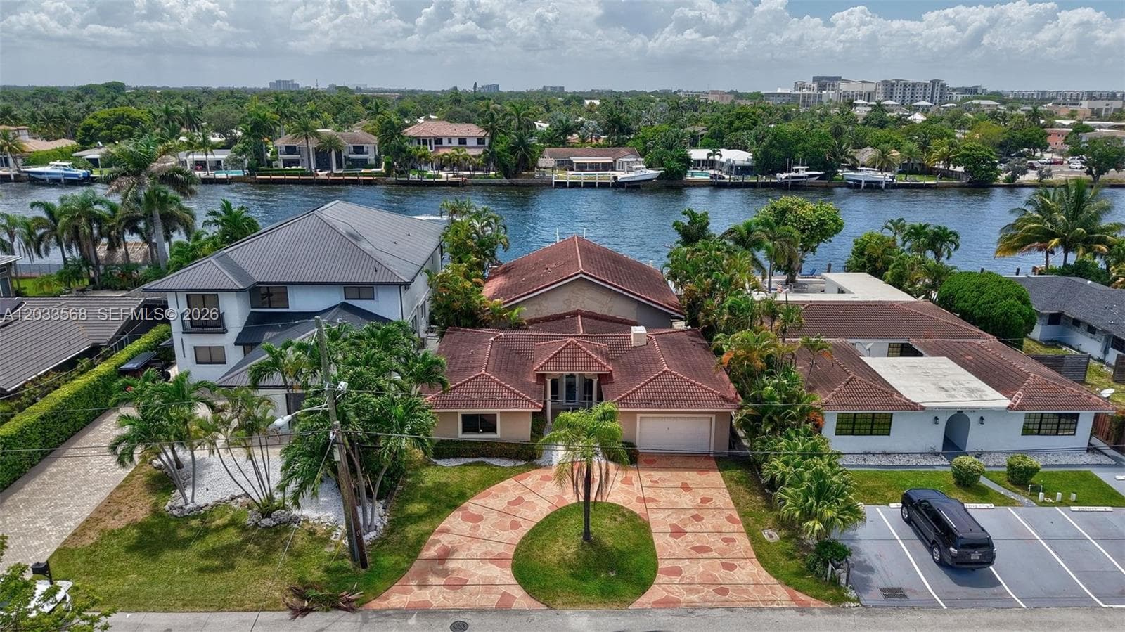 317 S Riverside Dr photo 1