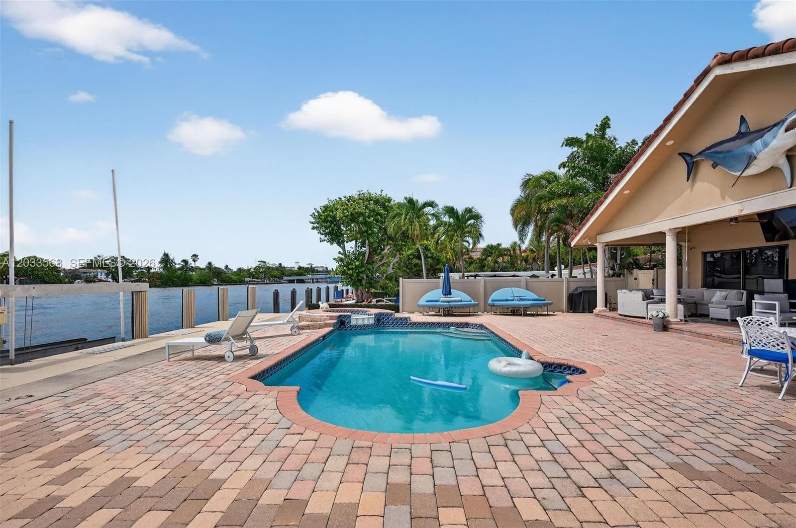 317 S Riverside Dr photo 8