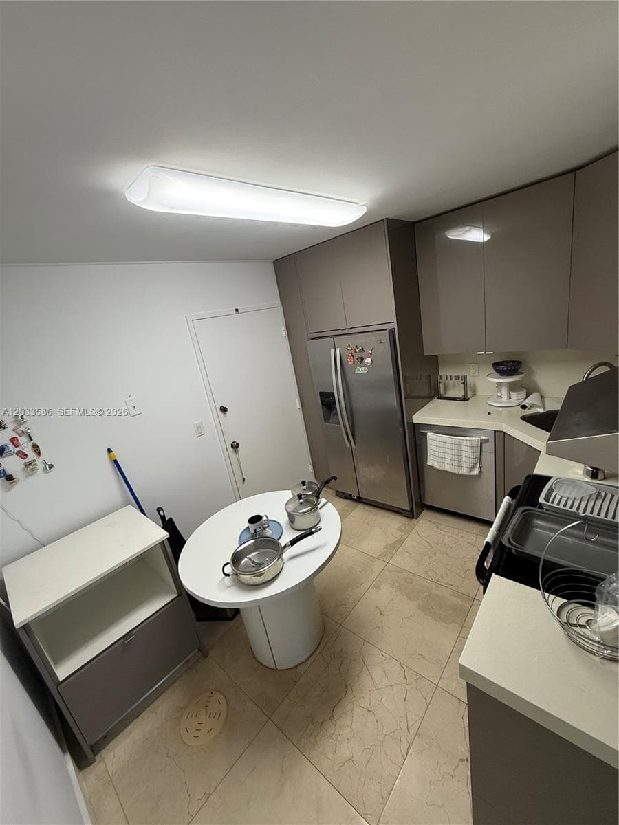 5555 Collins ave 9V photo 12