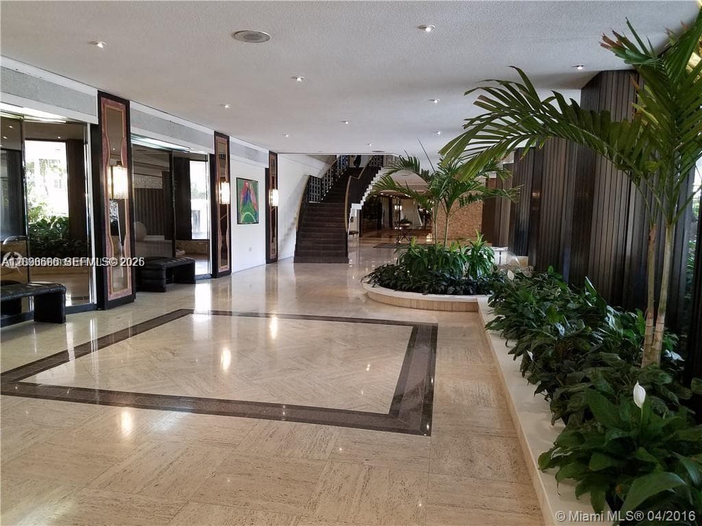 5555 Collins ave 9V photo 7