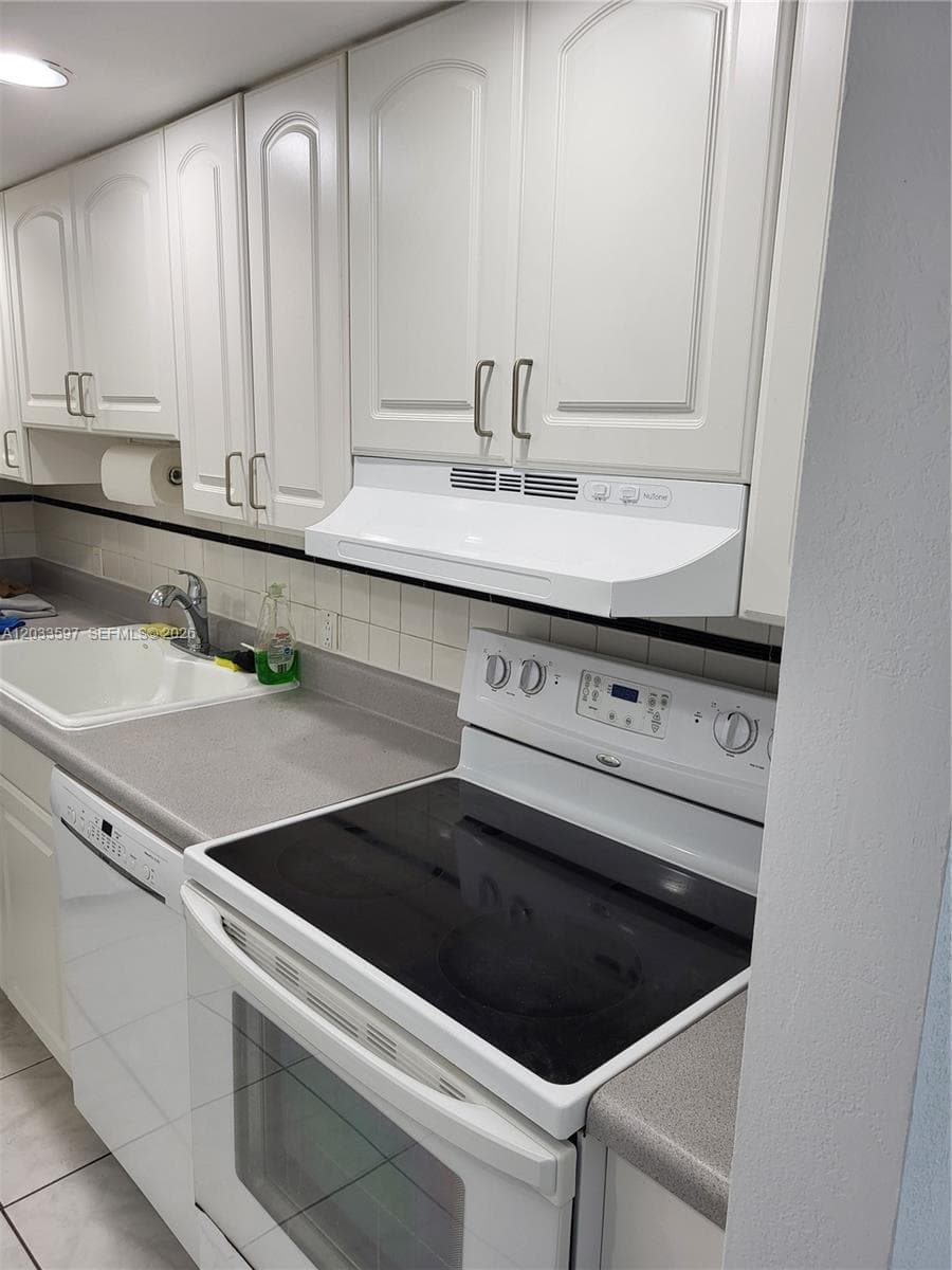 3401 N Country Club Dr 211 photo 10