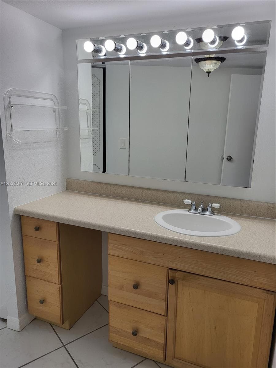 3401 N Country Club Dr 211 photo 15