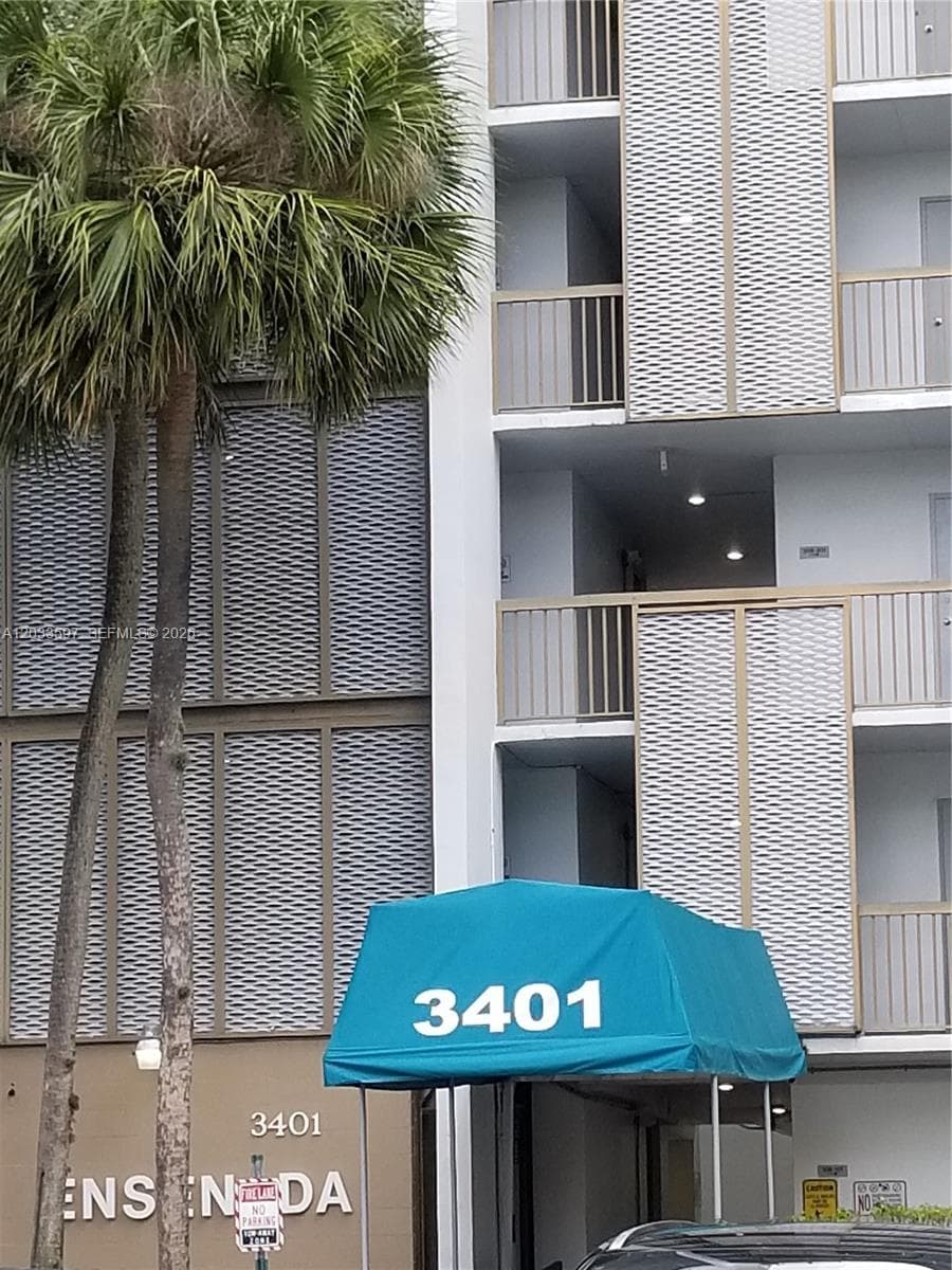3401 N Country Club Dr 211 photo 4