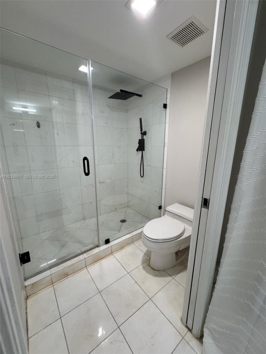 3530 Mystic Pointe Dr 1907 photo 13