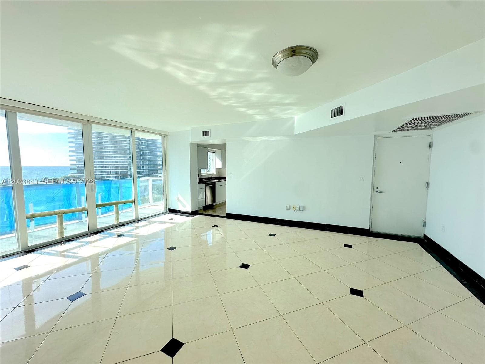 5900 Collins Ave 906 photo 2