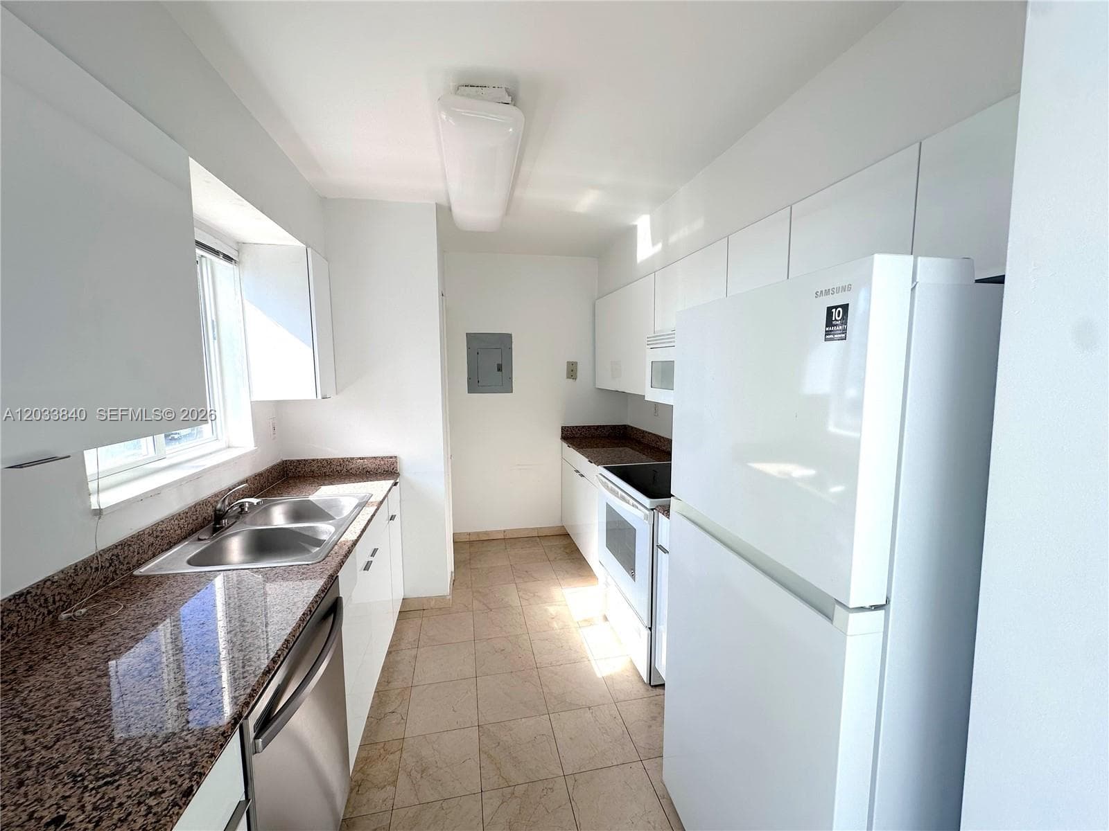 5900 Collins Ave 906 photo 4