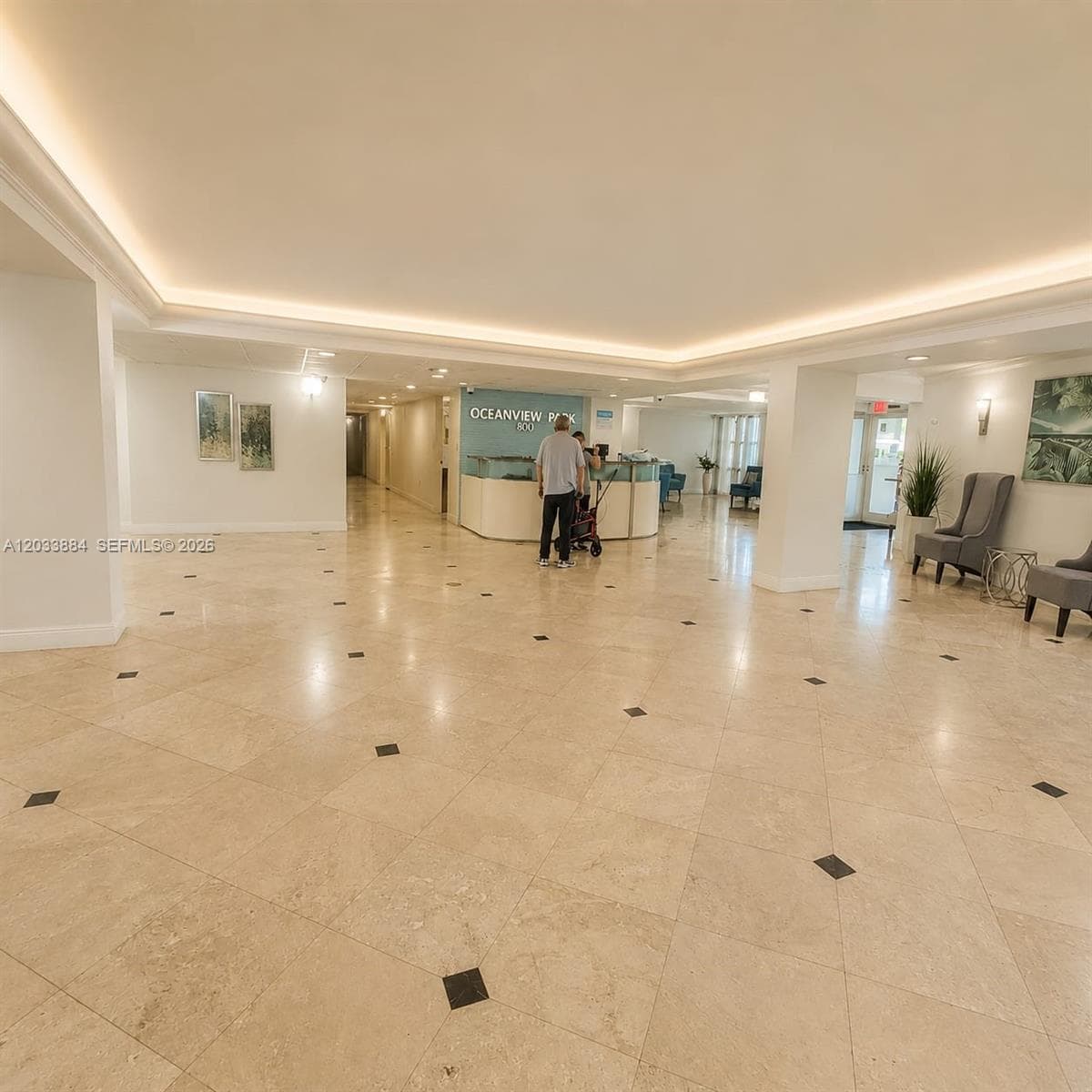 800 Parkview Dr 512 photo 2