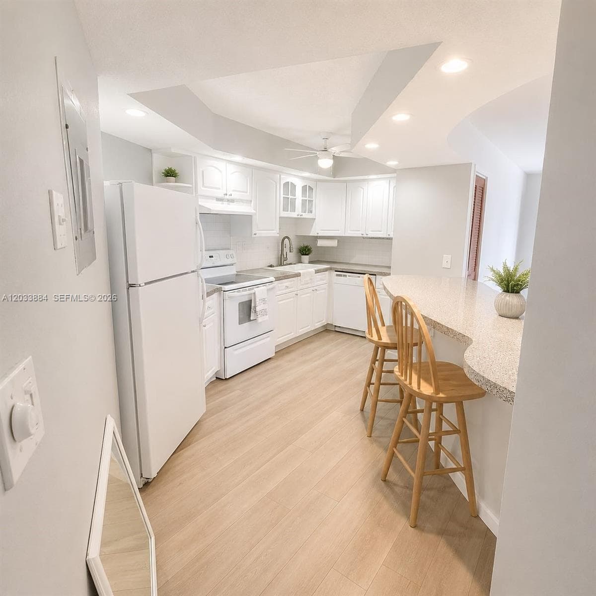 800 Parkview Dr 512 photo 19
