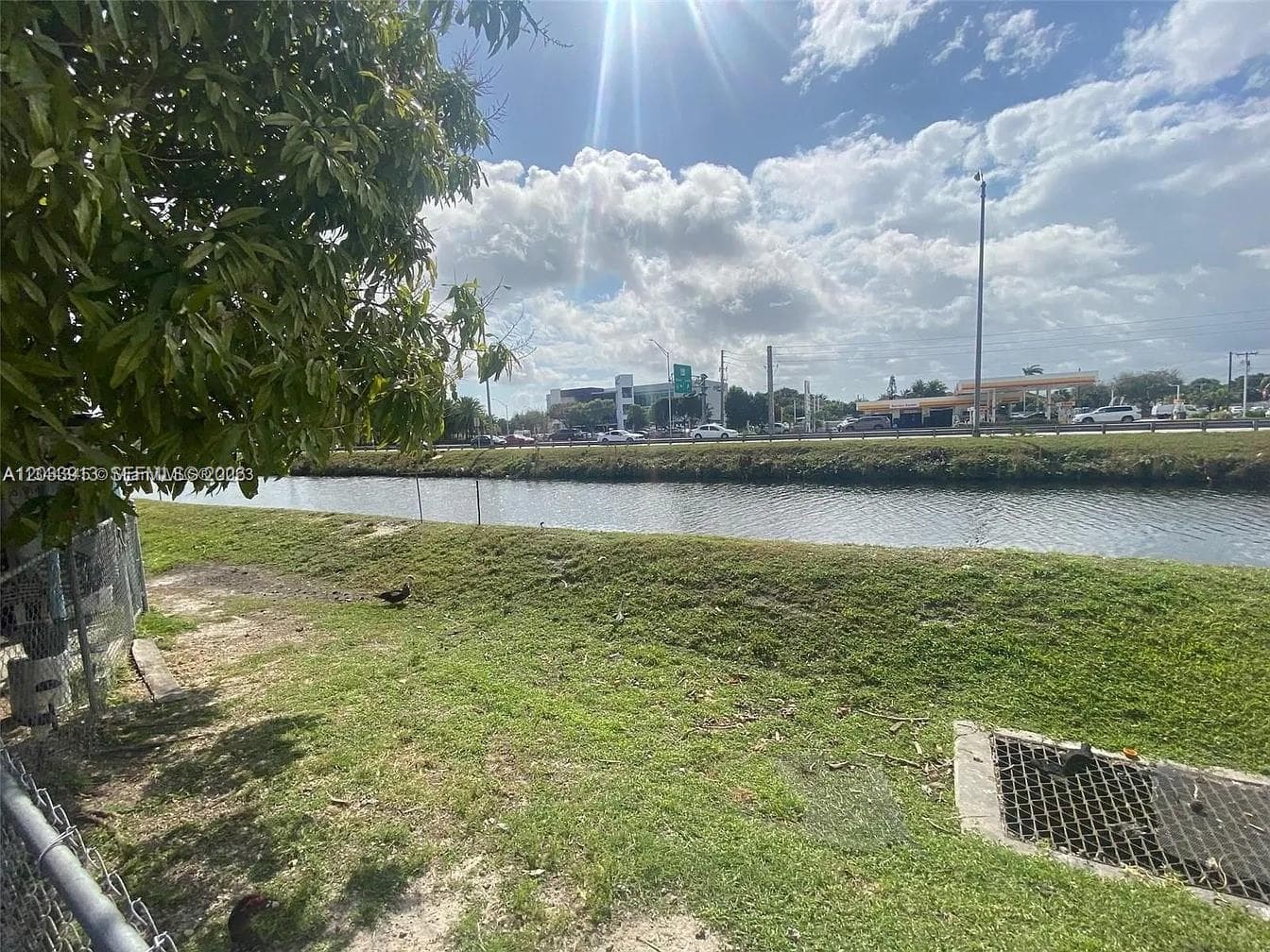 7882 Grand Canal Dr 7882 photo 18