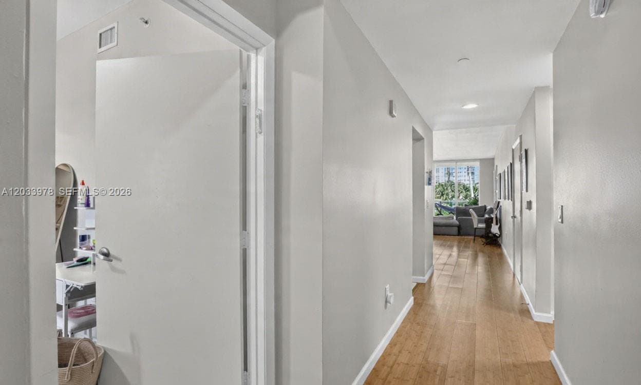 3340 NE 190th St 402 photo 18