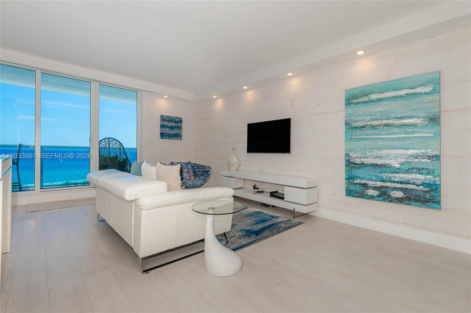 2301 Collins Ave 941 photo 2