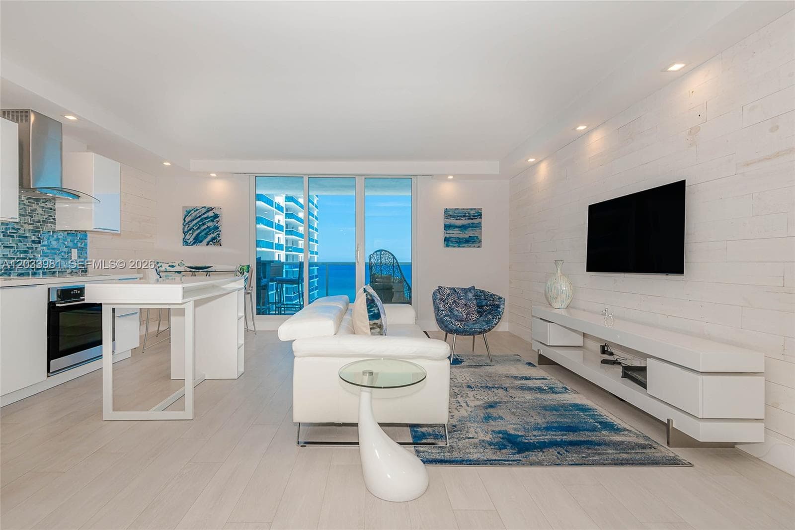 2301 Collins Ave 941 photo 3