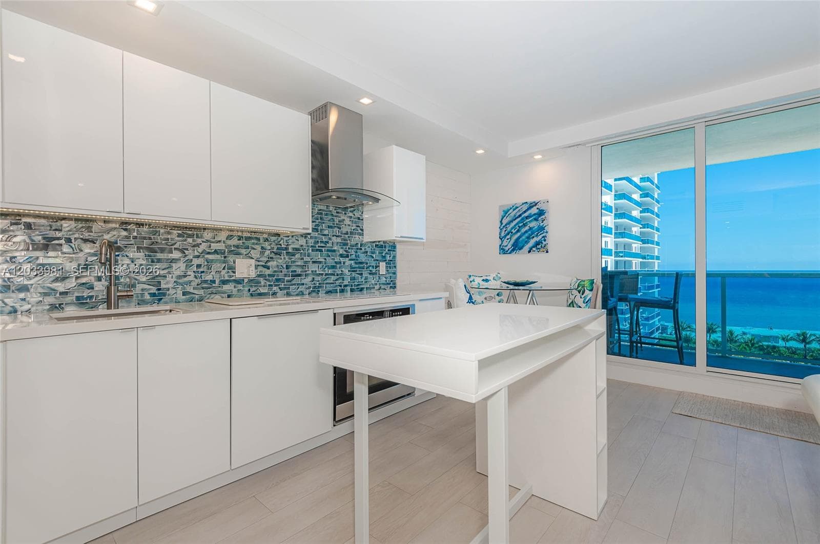2301 Collins Ave 941 photo 5