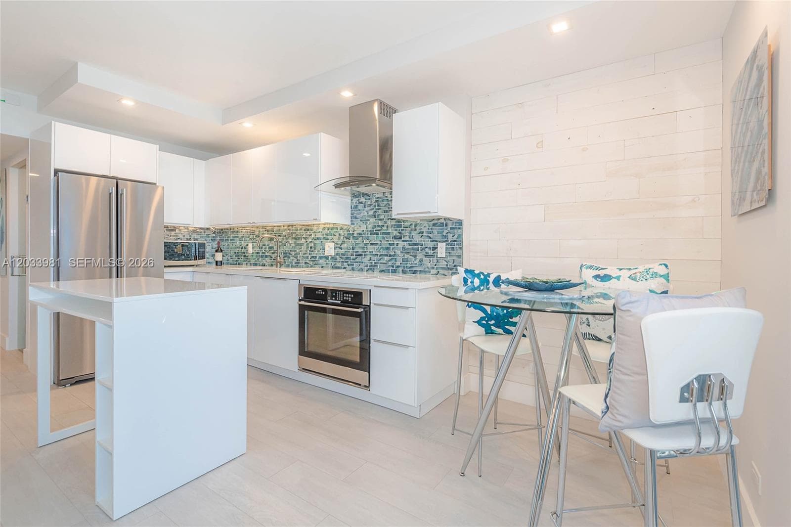 2301 Collins Ave 941 photo 9