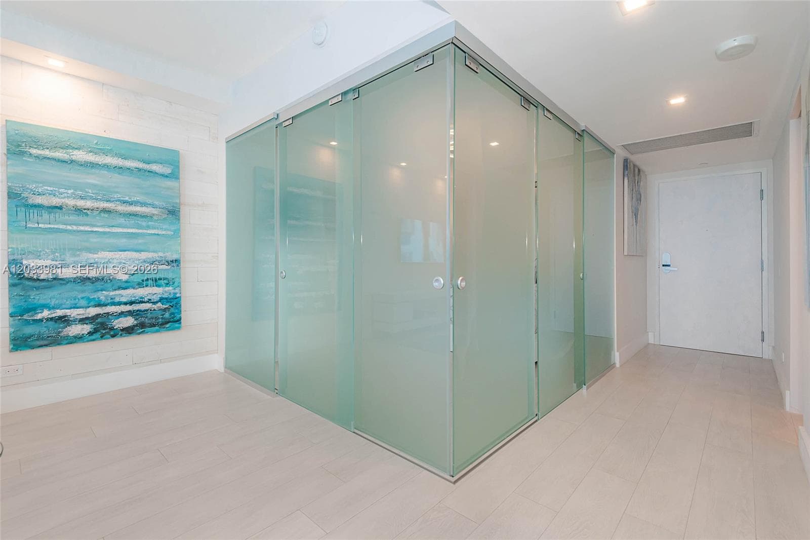 2301 Collins Ave 941 photo 18