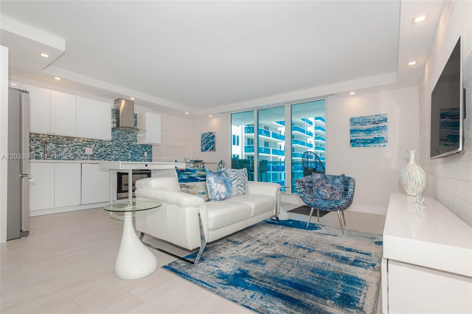 2301 Collins Ave 941 photo 4