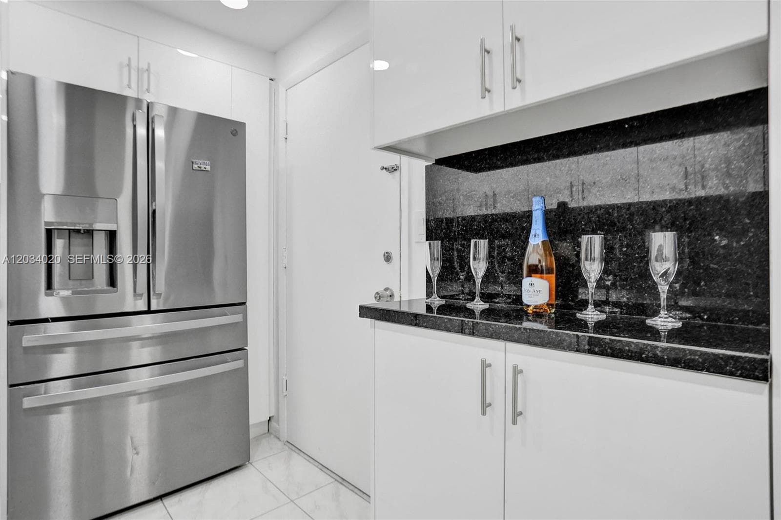 1849 S Ocean Dr 407 photo 2