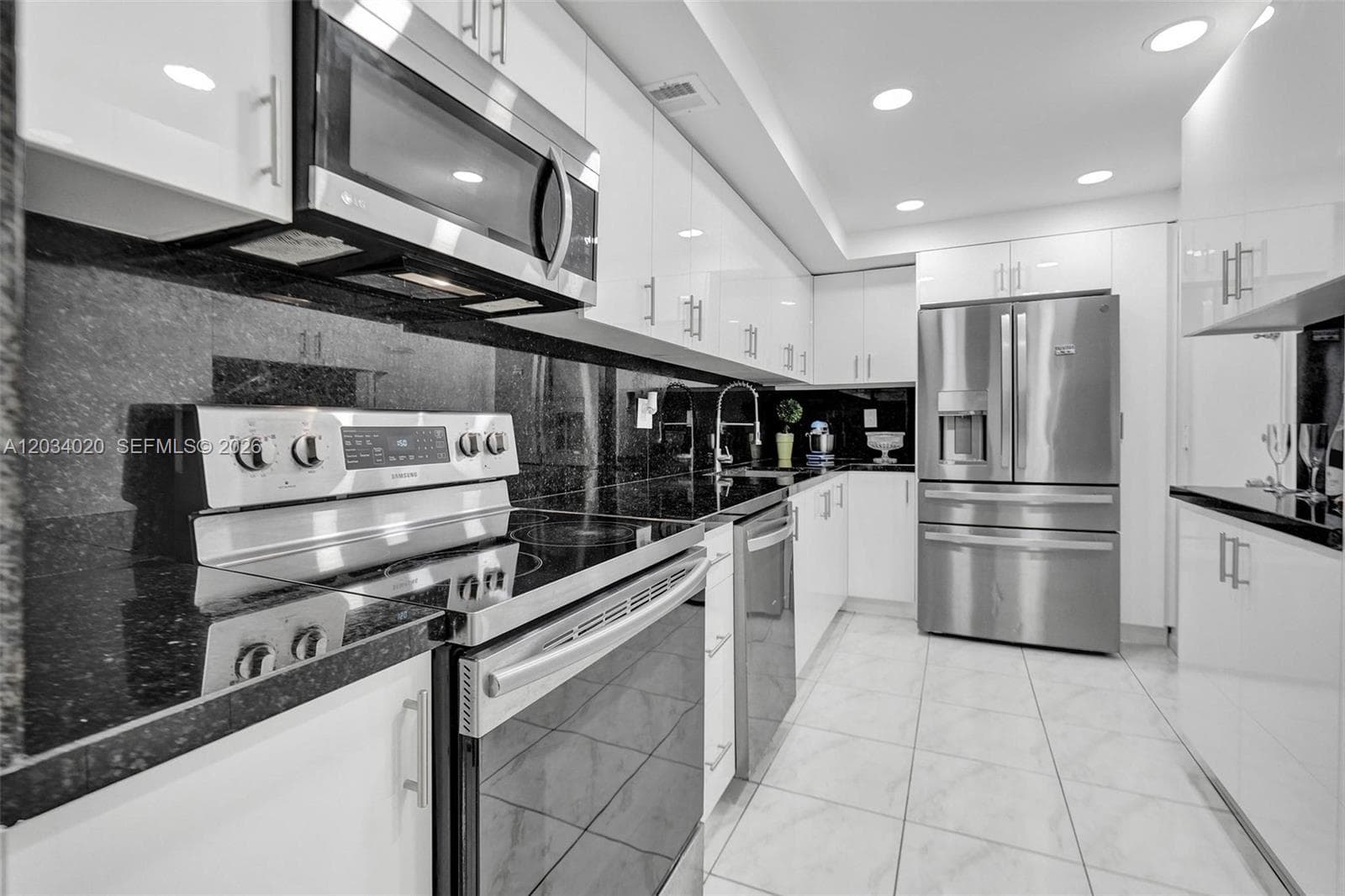 1849 S Ocean Dr 407 photo 1