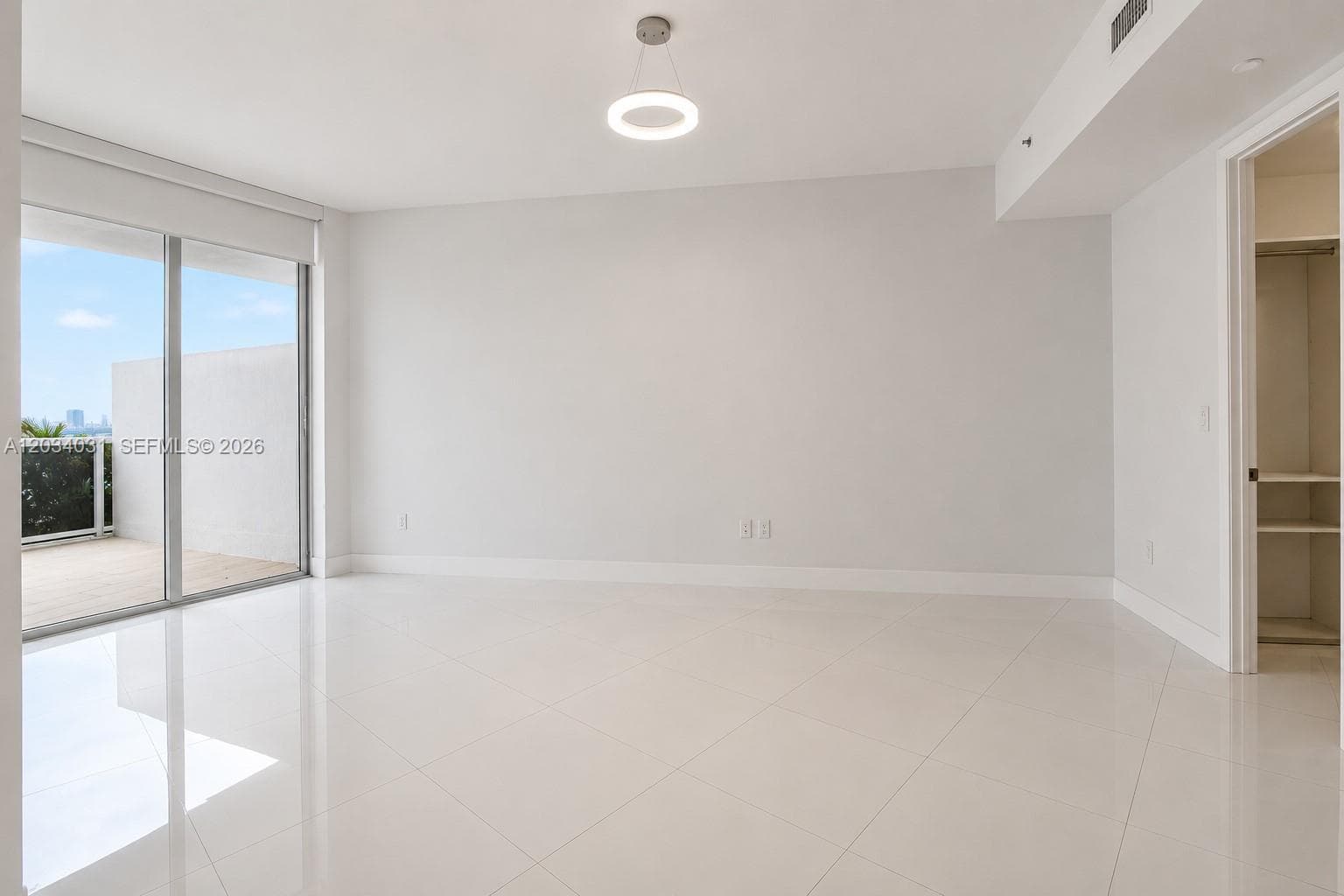 15901 Collins Ave 403 photo 18