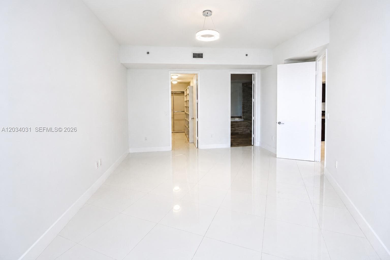 15901 Collins Ave 403 photo 11