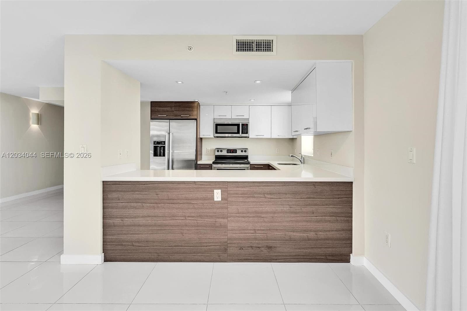 9901 E Bay Harbor Dr 803 photo 6