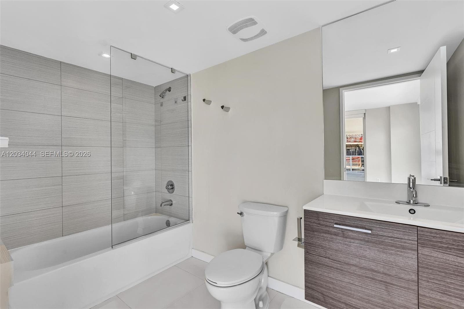 9901 E Bay Harbor Dr 803 photo 16