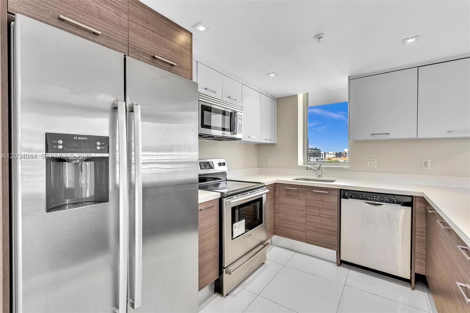 9901 E Bay Harbor Dr 803 photo 4