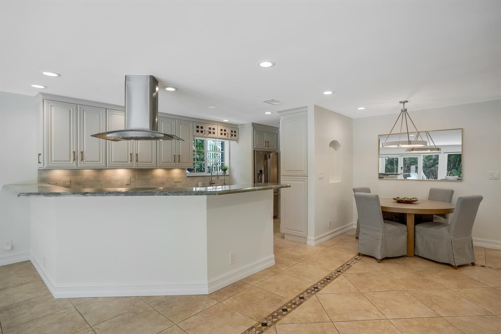 2400 N Riverside Drive photo 22