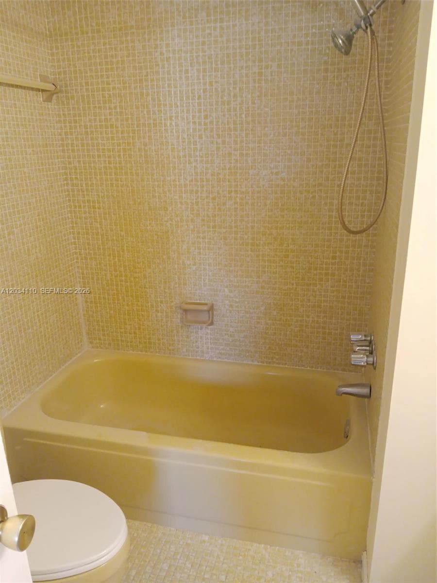 3545 NE 166th St 304 photo 12