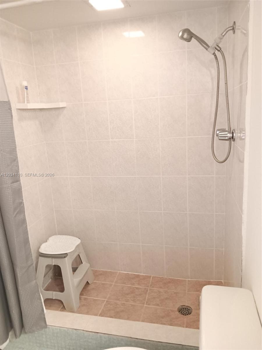 3545 NE 166th St 304 photo 10