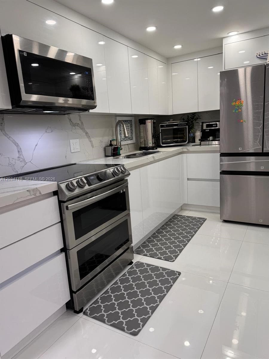 3800 S Ocean Dr 311 photo 9