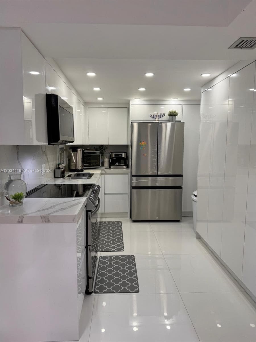 3800 S Ocean Dr 311 photo 10