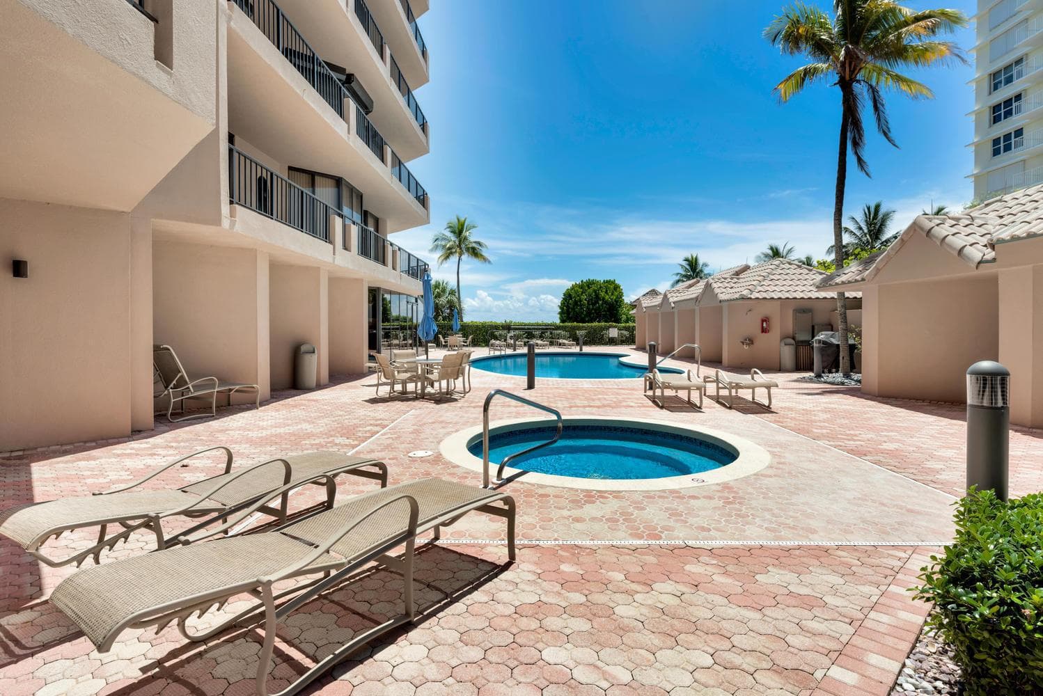 530 Ocean Drive 202 photo 24