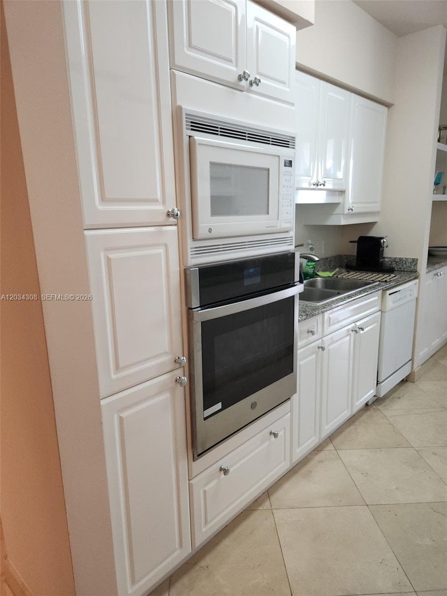 4779 Collins Ave 1804 photo 18