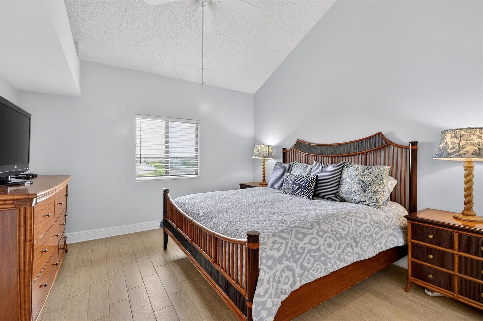 101 Ocean Bluffs Boulevard 504 photo 22