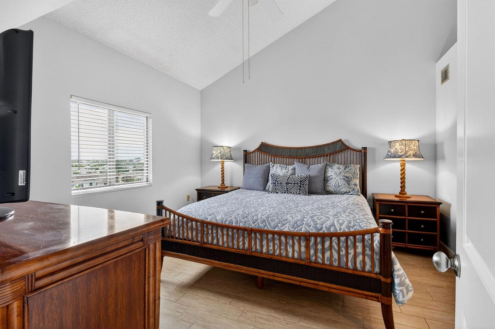 101 Ocean Bluffs Boulevard 504 photo 21