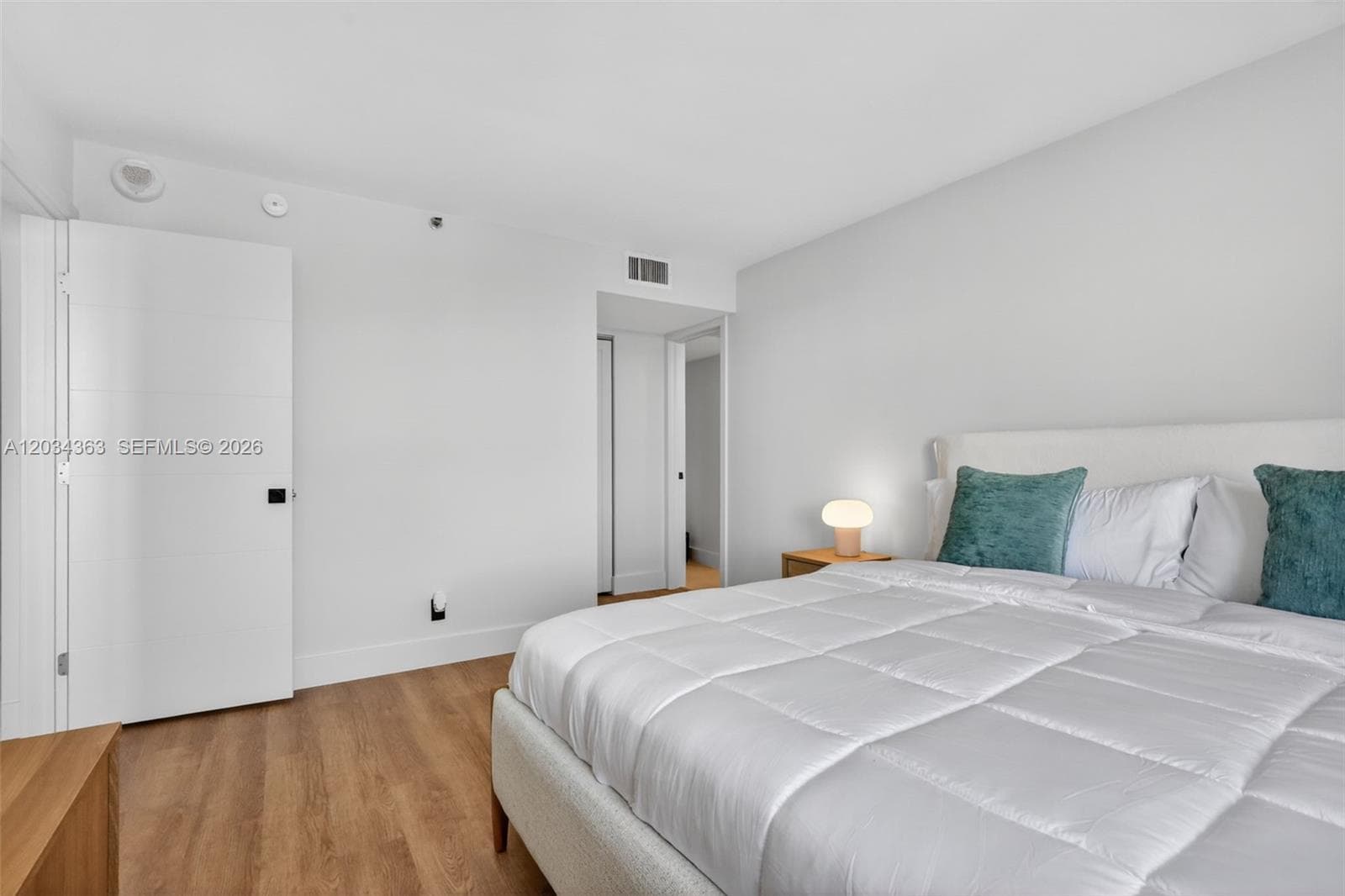 2555 Collins Ave 1812 photo 13